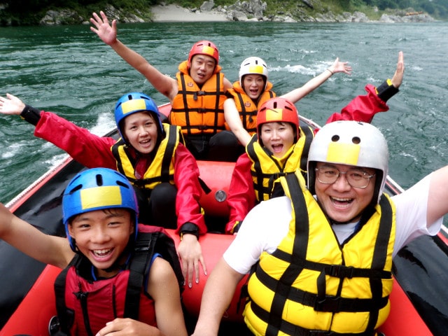 Kids have a smile as BIGSMILE Rafting.