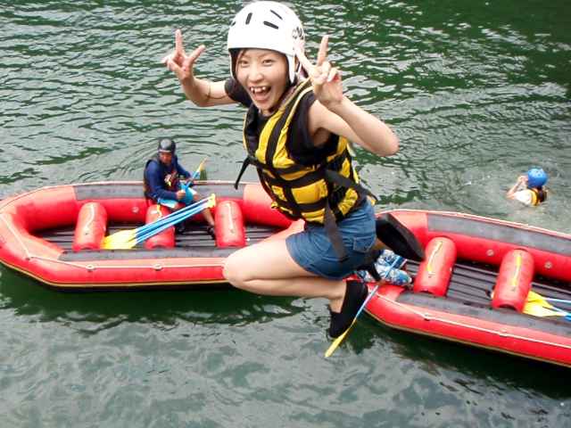 Dive from the rocky field