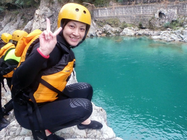 Dive from the rocky field